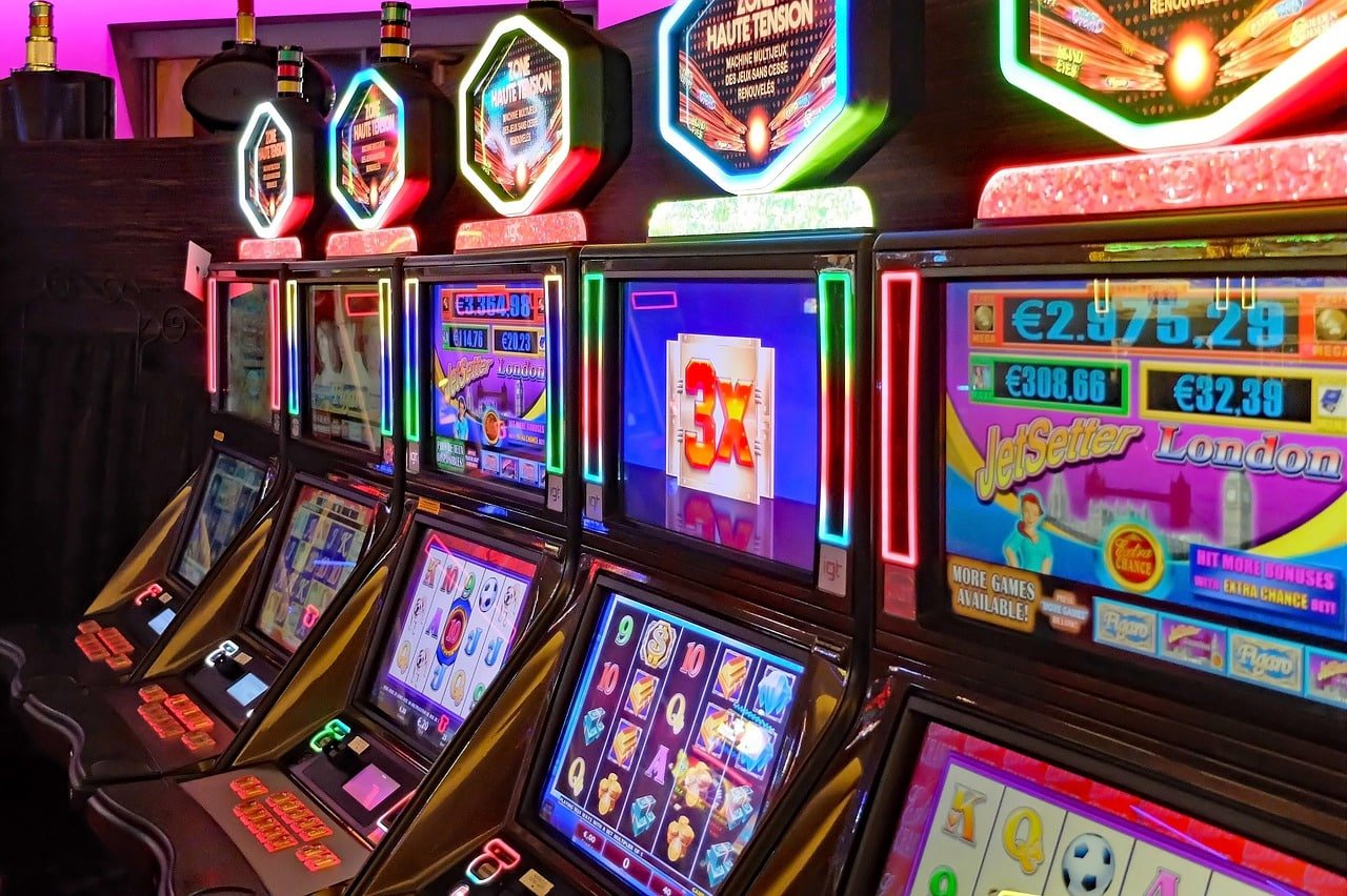 holyplay Number Games interface showing prediction options and live countdown timer